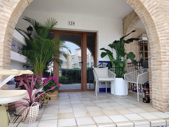 Bungalow de 2 habitaciones en Villamartin, Orihuela en venta - 190.000 € (Ref: 9986988)