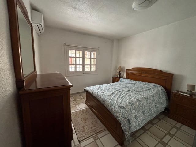 Bungalow de 2 habitaciones en Villamartin, Orihuela en venta - 190.000 € (Ref: 9986988)