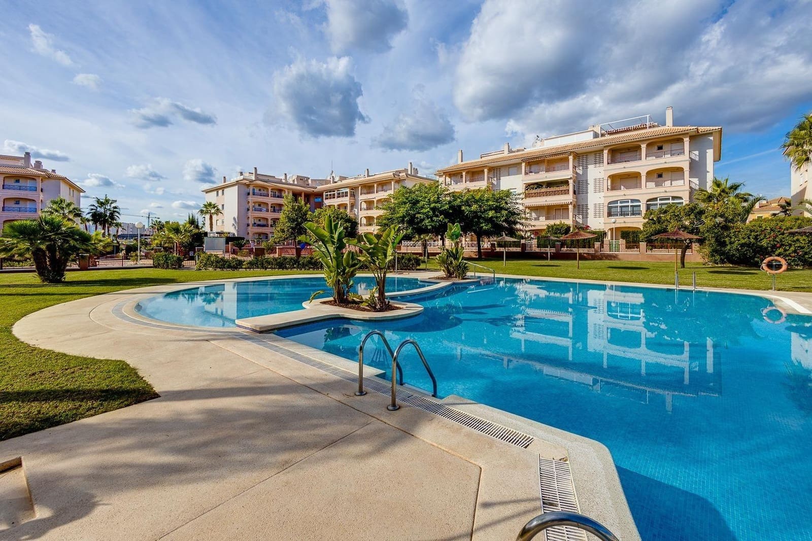 Apartamento de 2 habitaciones en Orihuela Costa en venta con piscina - 217.000 € (Ref: 9995863)