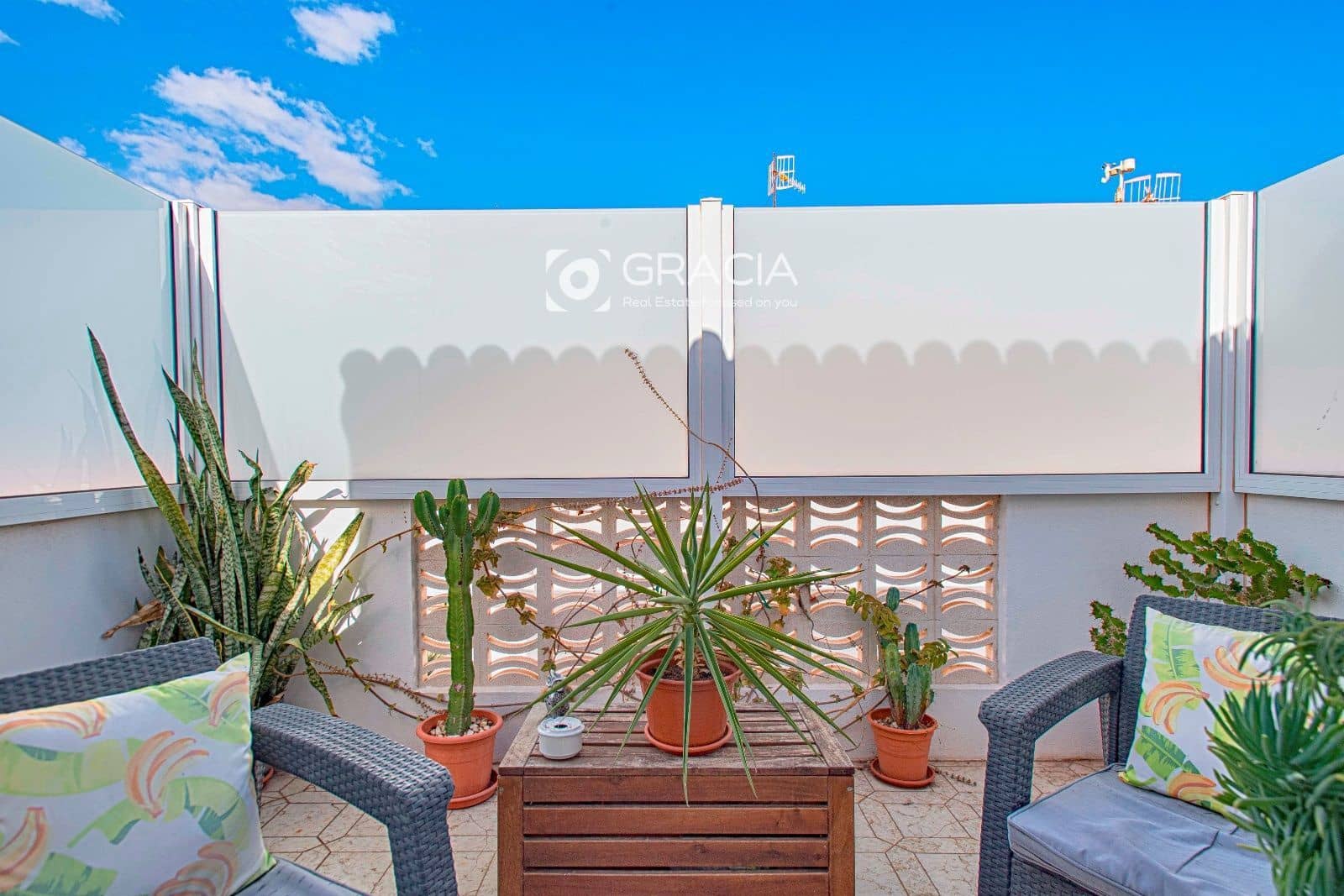 2 slaapkamer Flat te koop in Costa del Silencio met zwembad - € 249.000 (Ref: 10133530)