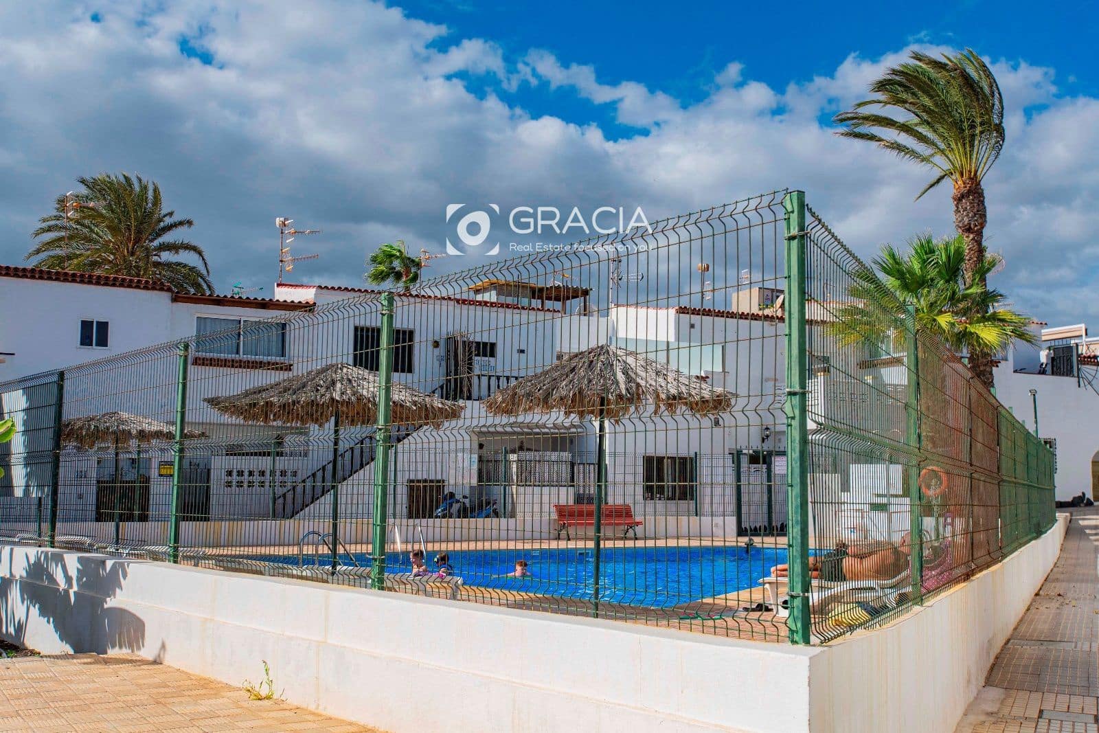 2 slaapkamer Flat te koop in Costa del Silencio met zwembad - € 249.000 (Ref: 10133530)