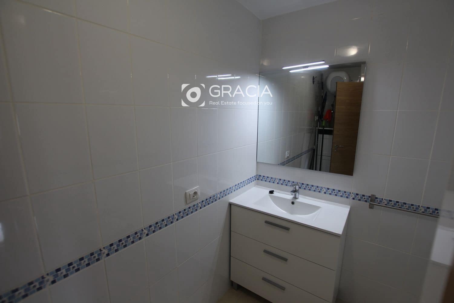 3 bedroom Flat for sale in La Camella with garage - € 294,000 (Ref: 10150209)