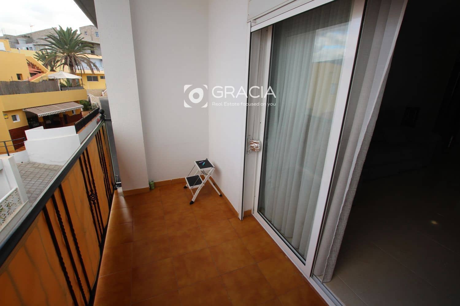 3 bedroom Flat for sale in La Camella with garage - € 294,000 (Ref: 10150209)