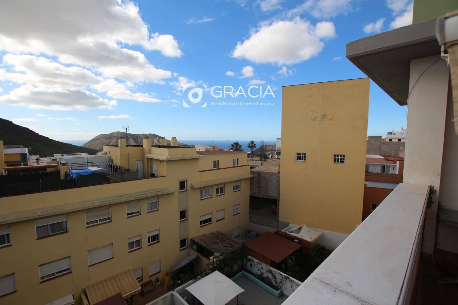 3 bedroom Flat for sale in La Camella with garage - € 294,000 (Ref: 10150209)
