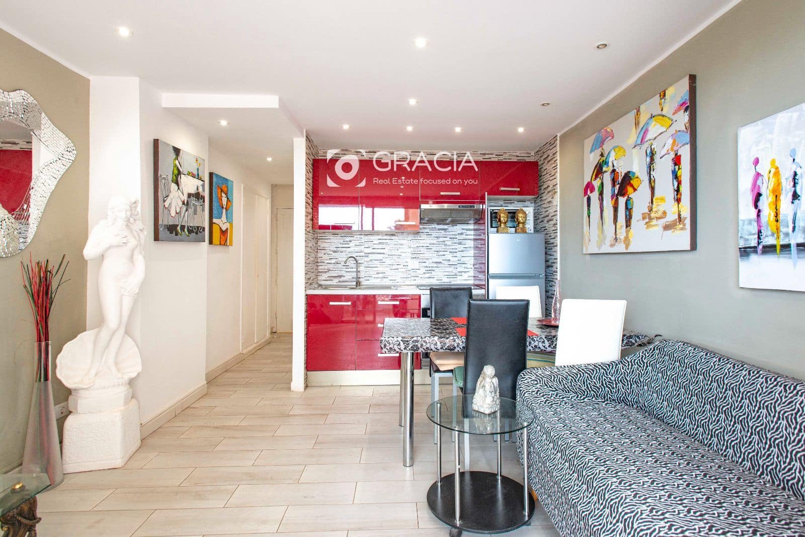 1 slaapkamer Flat te koop in Playa de las Americas met zwembad - € 269.000 (Ref: 10153236)