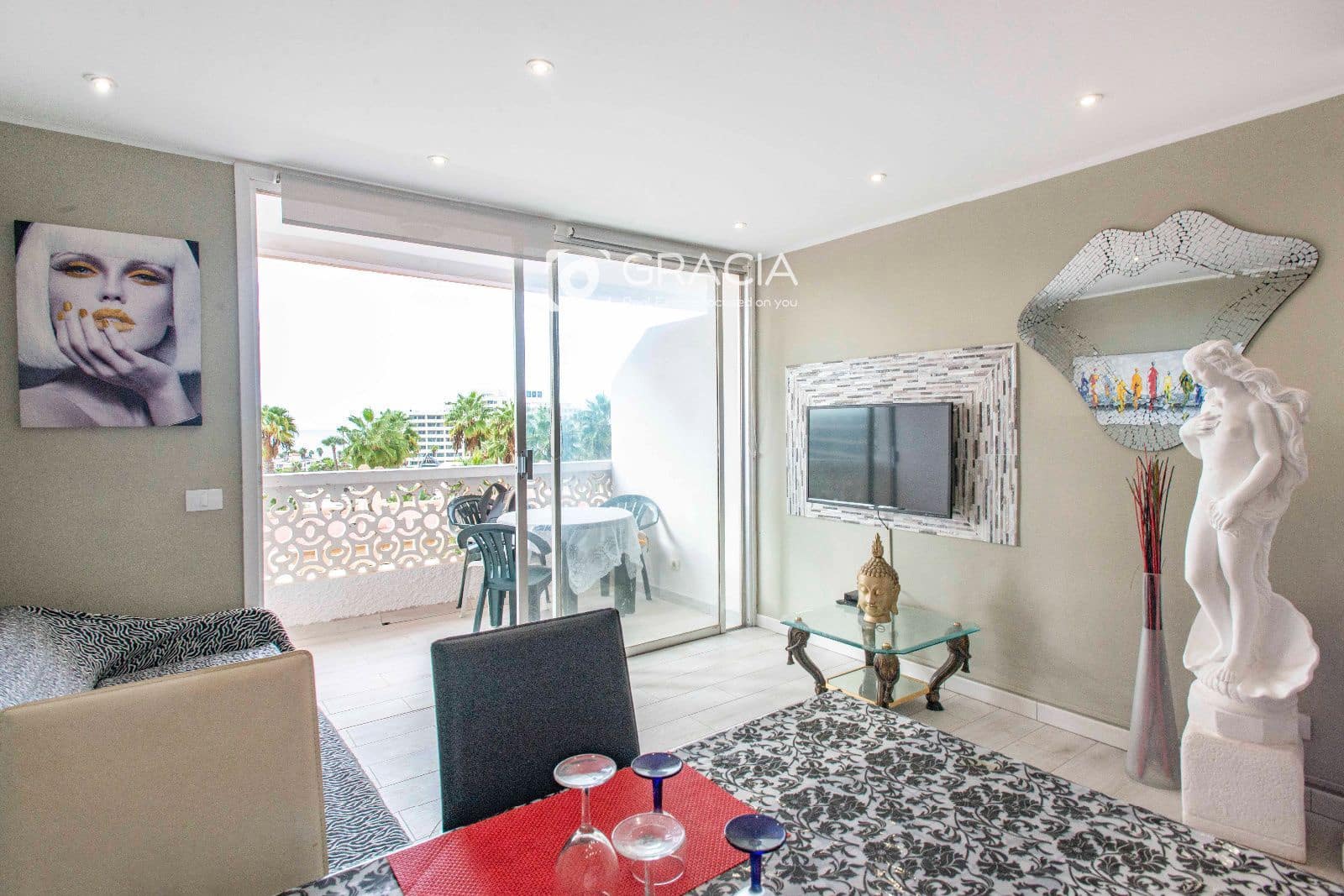 1 slaapkamer Flat te koop in Playa de las Americas met zwembad - € 269.000 (Ref: 10153236)