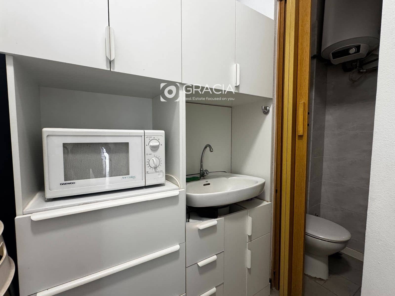 Commercieel te huur in Los Cristianos - € 1.100 (Ref: 10185968)