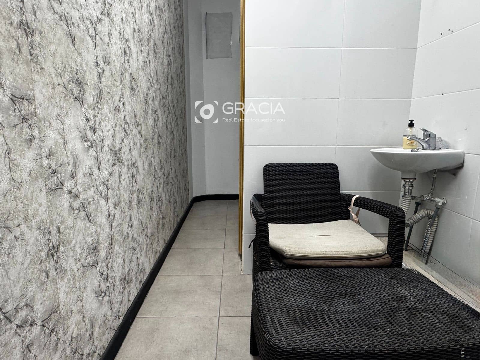 Commercieel te huur in Los Cristianos - € 1.100 (Ref: 10185968)