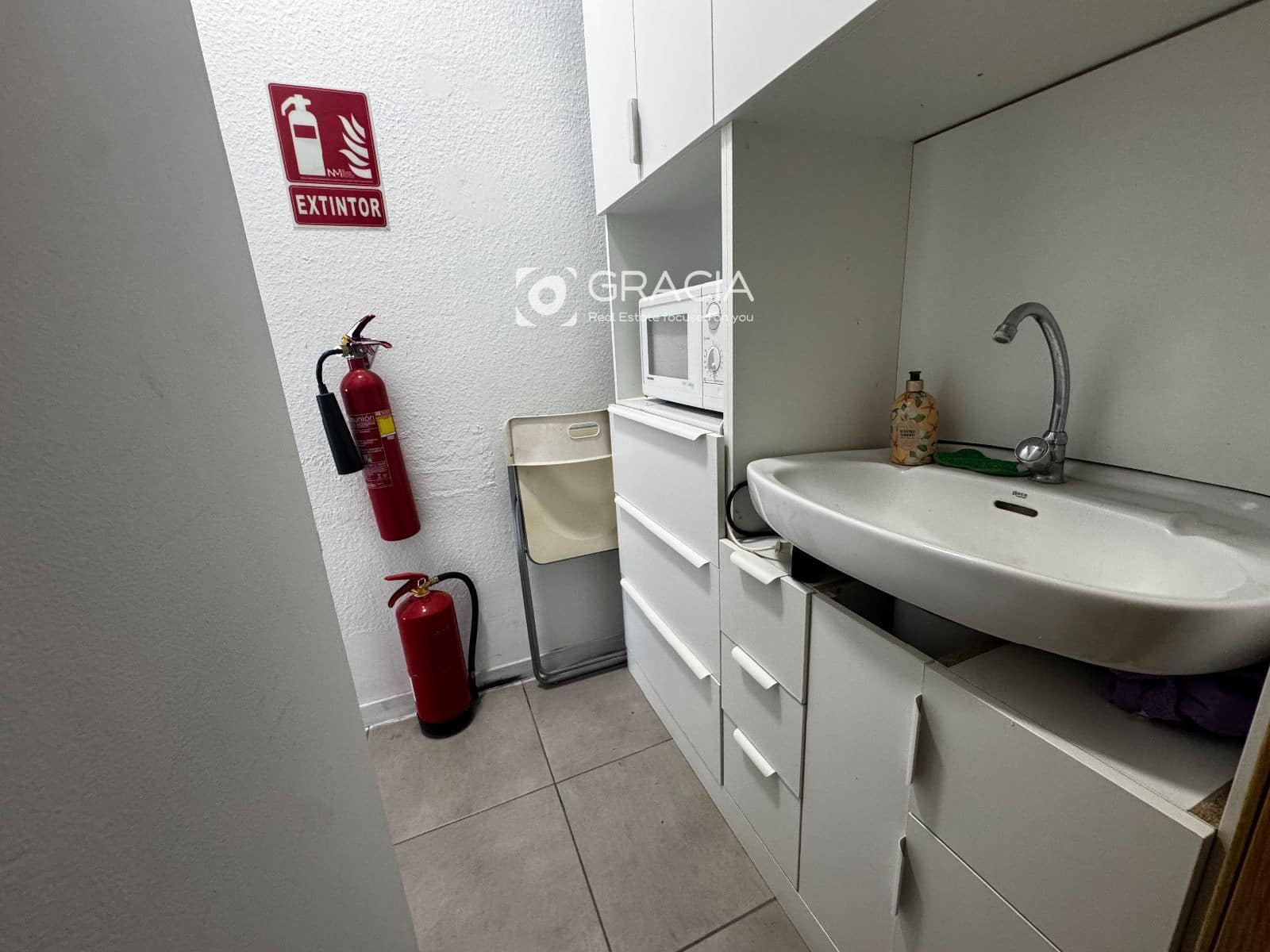 Commercieel te huur in Los Cristianos - € 1.100 (Ref: 10185968)