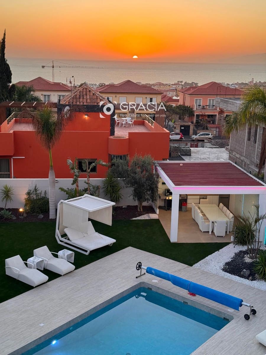 5 quarto Casa em Banda para venda em Adeje com piscina garagem - 2 399 000 € (Ref: 9552950)