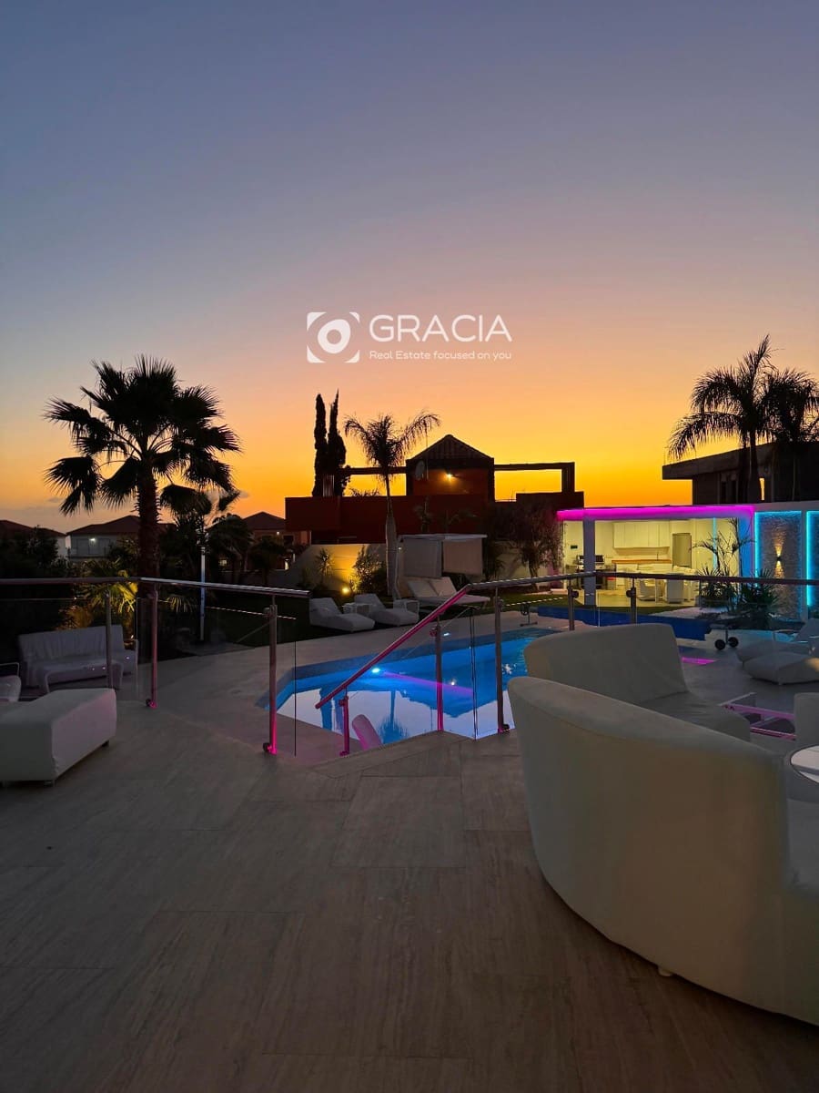 5 quarto Casa em Banda para venda em Adeje com piscina garagem - 2 399 000 € (Ref: 9552950)