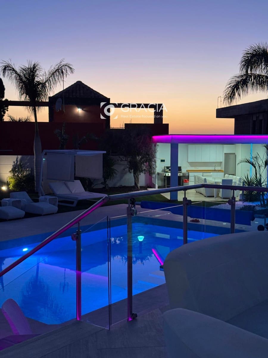 5 quarto Casa em Banda para venda em Adeje com piscina garagem - 2 399 000 € (Ref: 9552950)