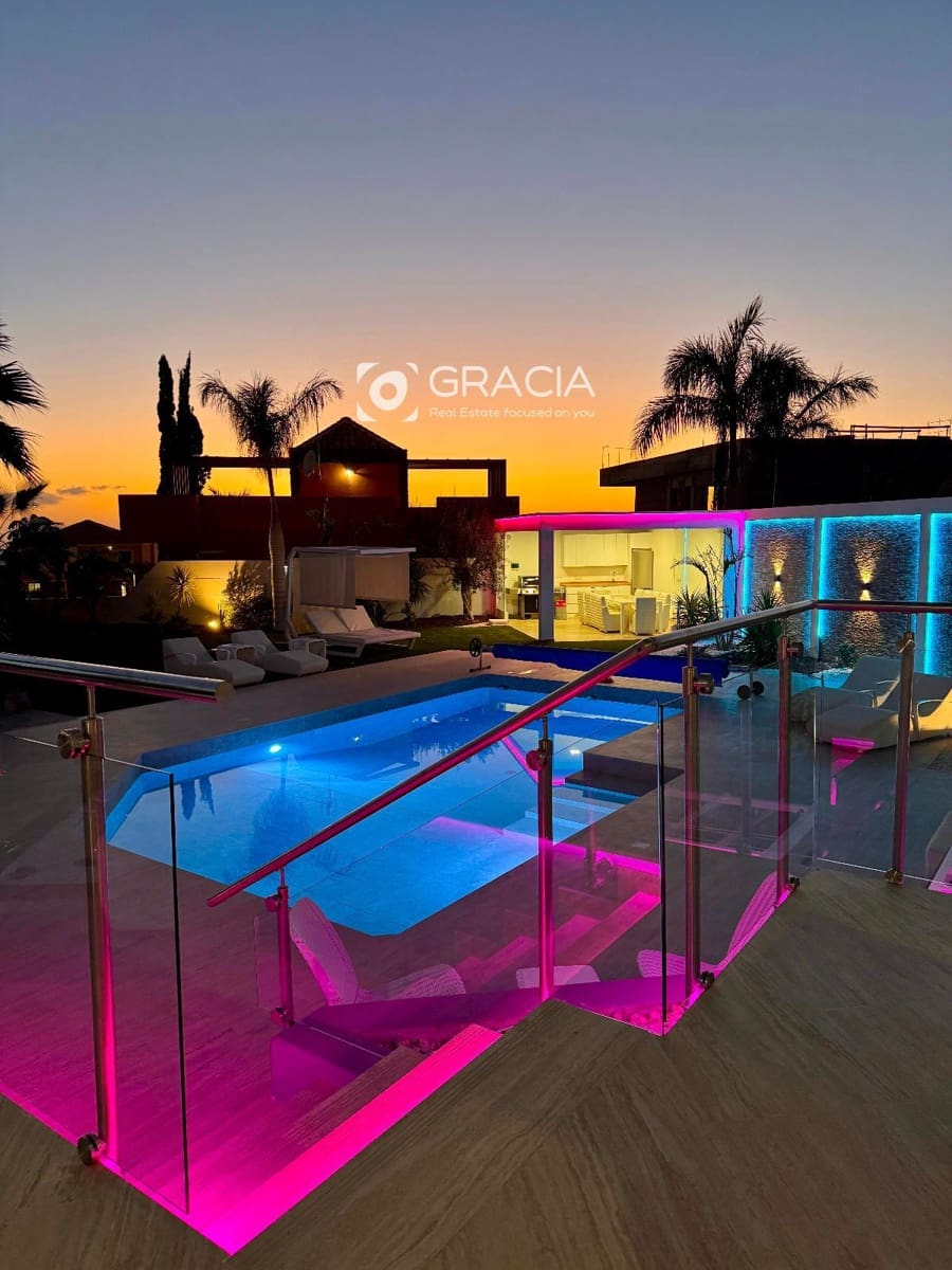 5 quarto Casa em Banda para venda em Adeje com piscina garagem - 2 399 000 € (Ref: 9552950)