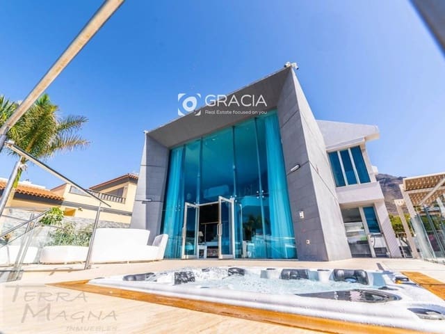 Casa de 5 habitaciones en Adeje en venta con piscina garaje - 2.399.000 € (Ref: 9552950)