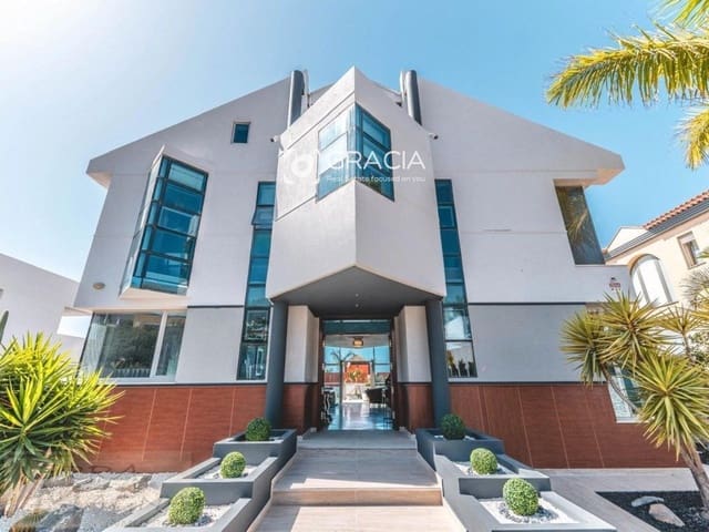 Casa de 5 habitaciones en Adeje en venta con piscina garaje - 2.399.000 € (Ref: 9552950)