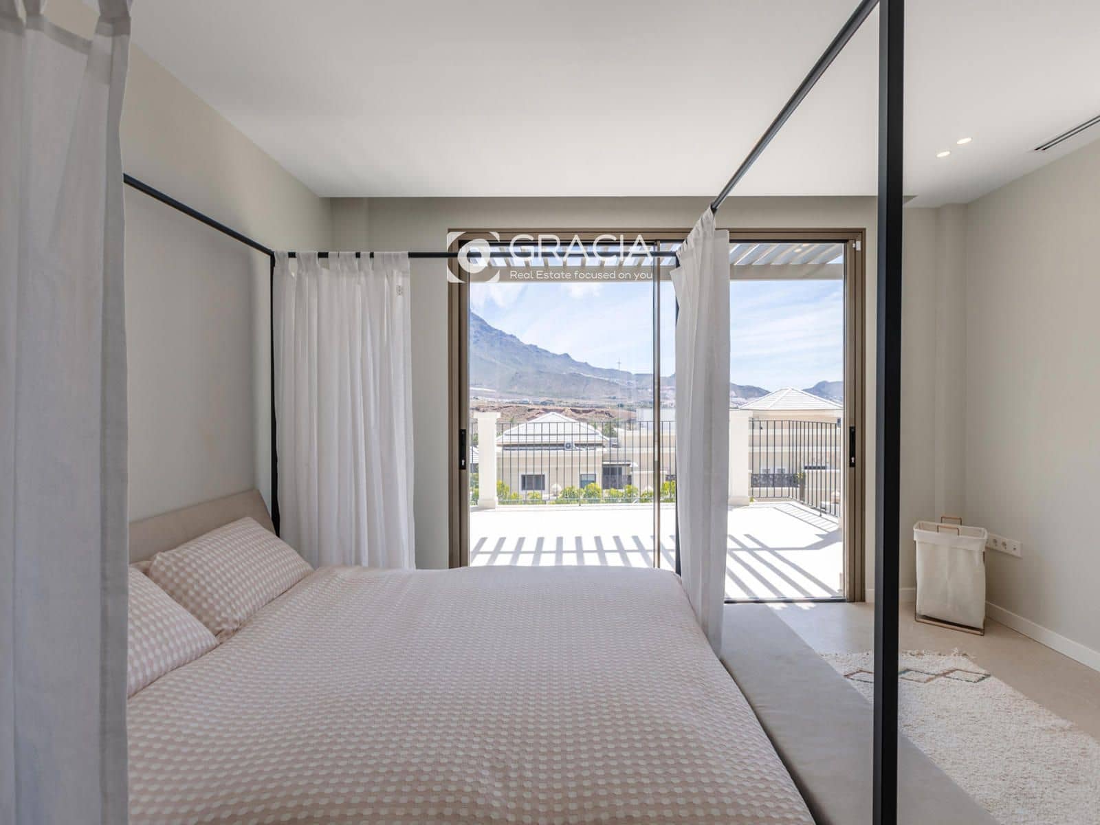 Casa de 5 habitaciones en Adeje en venta con piscina garaje - 4.750.000 € (Ref: 9552958)