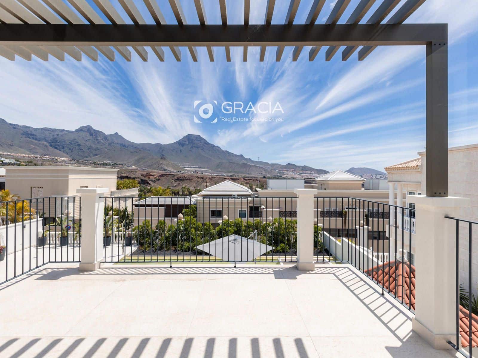 Casa de 5 habitaciones en Adeje en venta con piscina garaje - 4.750.000 € (Ref: 9552958)