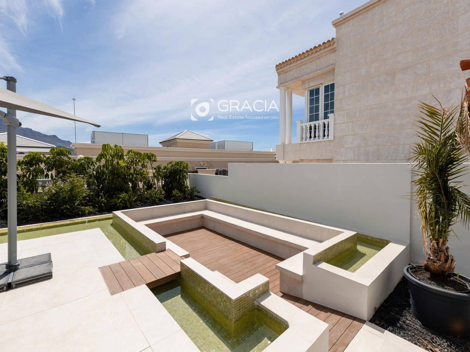 Casa de 5 habitaciones en Adeje en venta con piscina garaje - 4.750.000 € (Ref: 9552958)