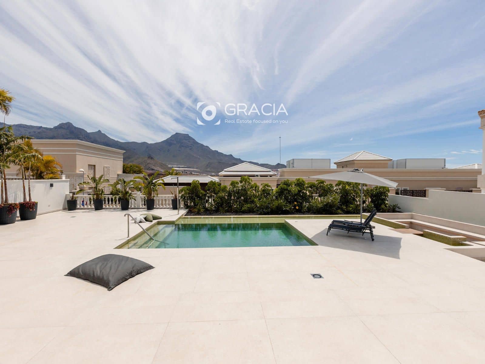 Casa de 5 habitaciones en Adeje en venta con piscina garaje - 4.750.000 € (Ref: 9552958)