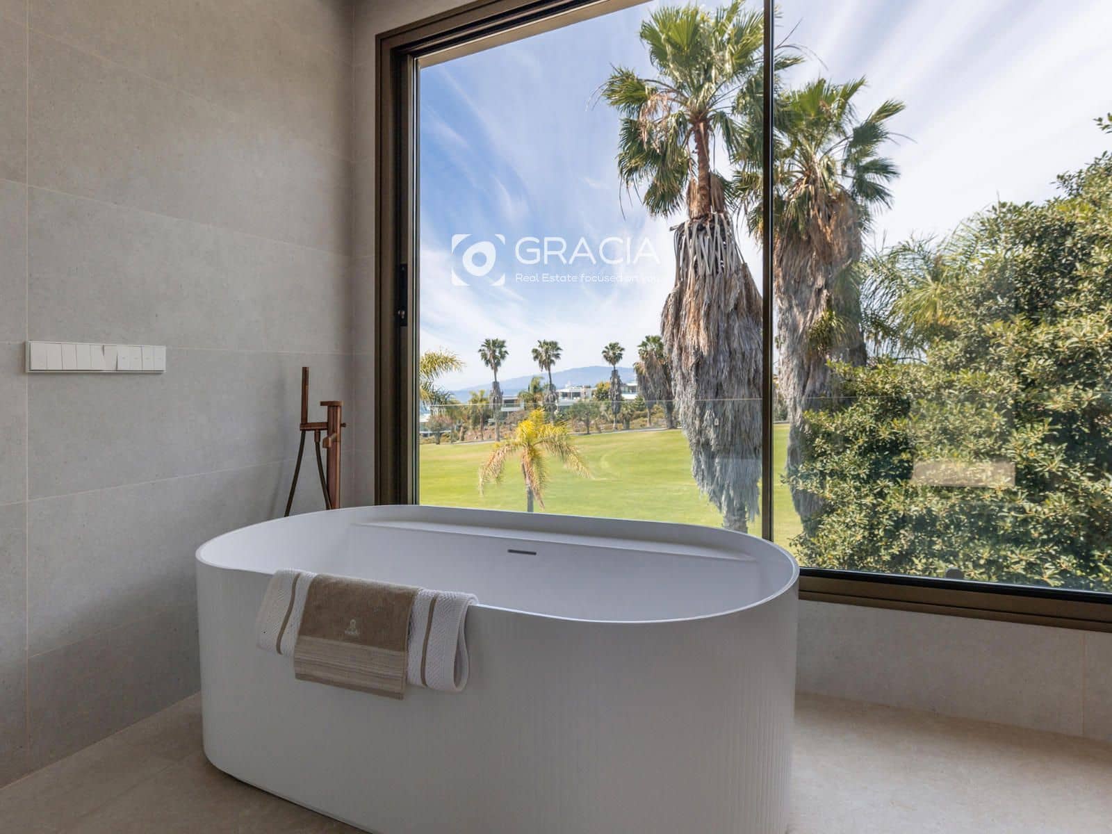 Casa de 5 habitaciones en Adeje en venta con piscina garaje - 4.750.000 € (Ref: 9552958)