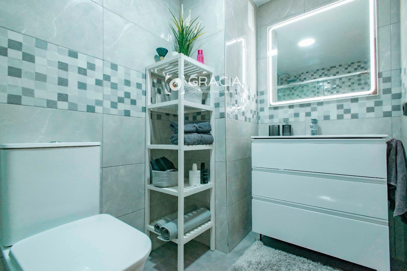 4 Zimmer Wohnung zu verkaufen in Los Cristianos mit Pool Garage - 849.000 € (Ref: 9552959)