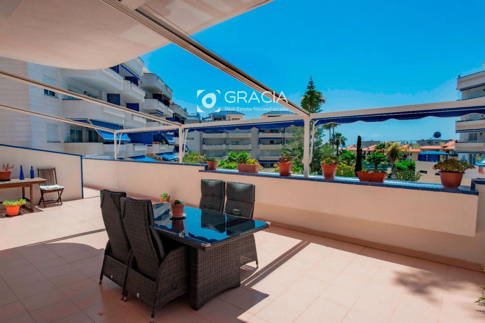 4 Zimmer Wohnung zu verkaufen in Los Cristianos mit Pool Garage - 849.000 € (Ref: 9552959)
