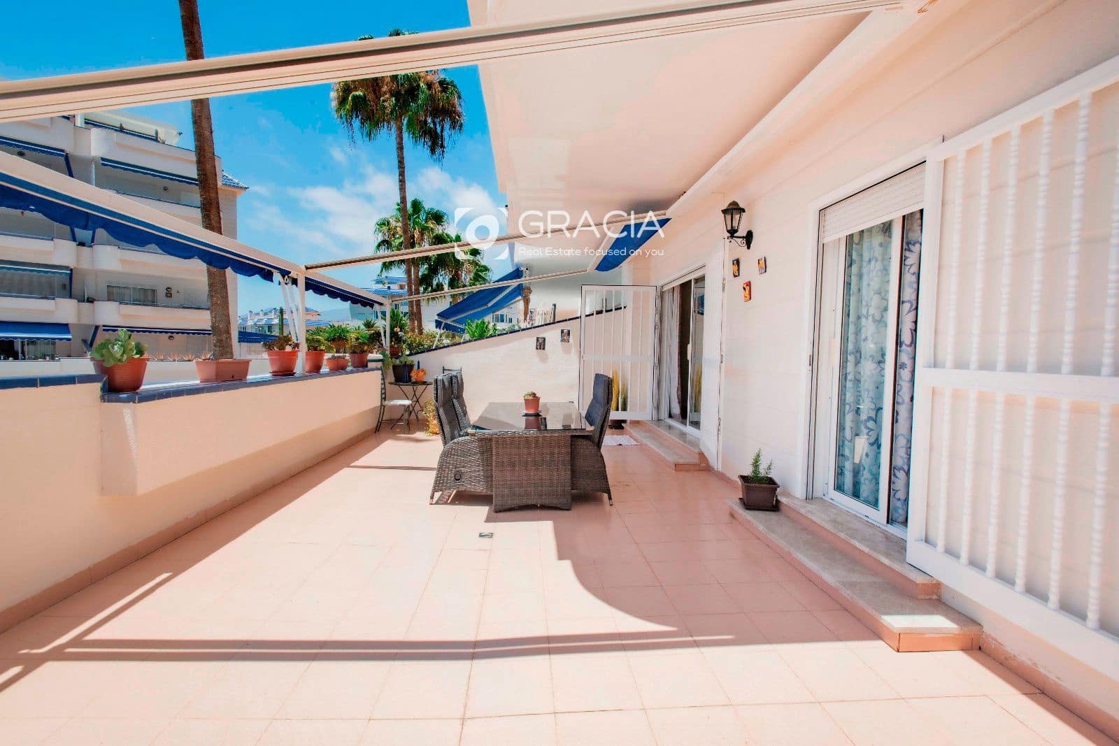4 Zimmer Wohnung zu verkaufen in Los Cristianos mit Pool Garage - 849.000 € (Ref: 9552959)