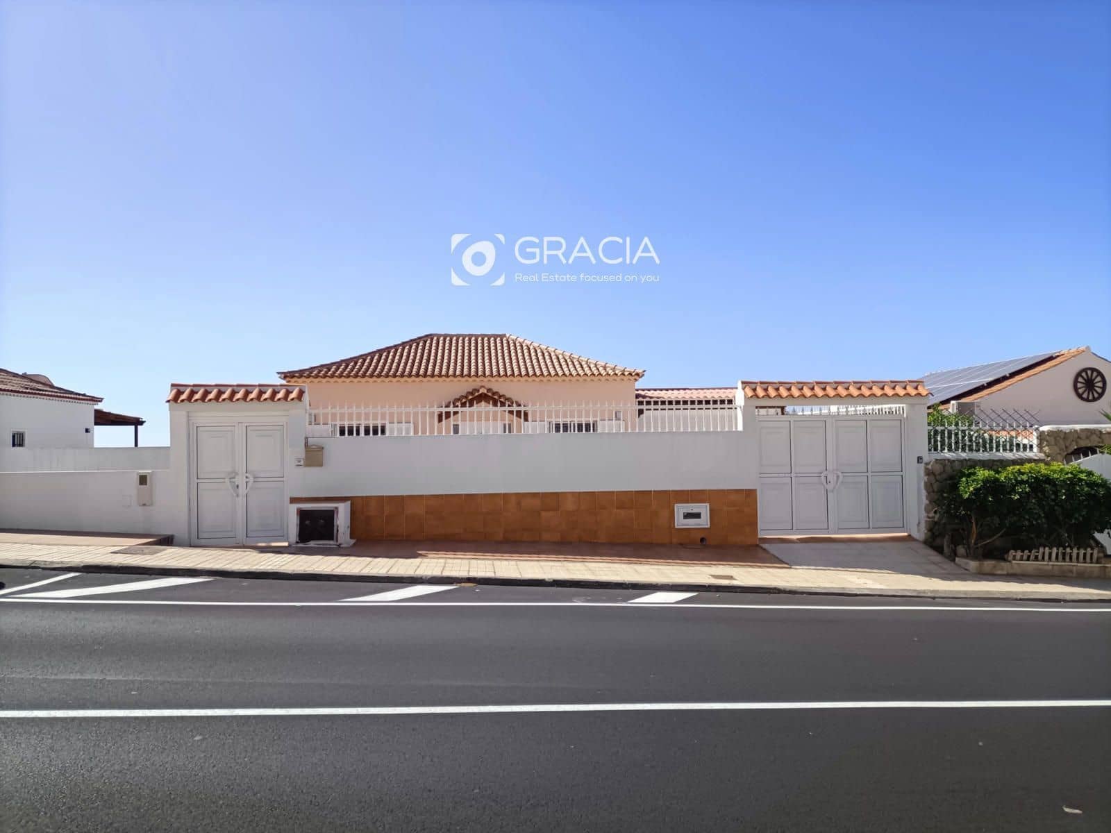 4 bedroom Villa for sale in Callao Salvaje with pool - € 890,000 (Ref: 9552963)