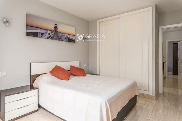 Piso de 3 habitaciones en Adeje en venta con garaje - 390.000 € (Ref: 9552970)