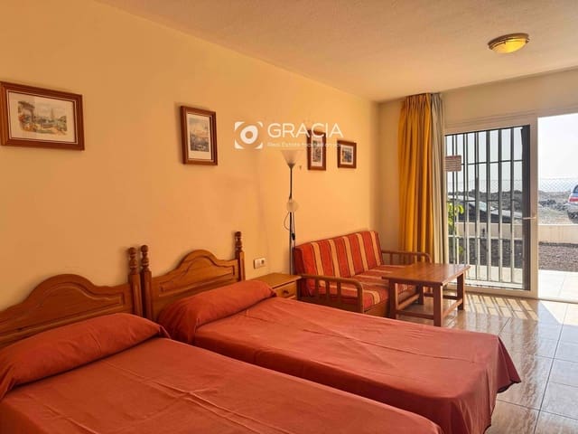 Piso en Costa del Silencio, Arona en venta con piscina - 157.500 € (Ref: 9552971)