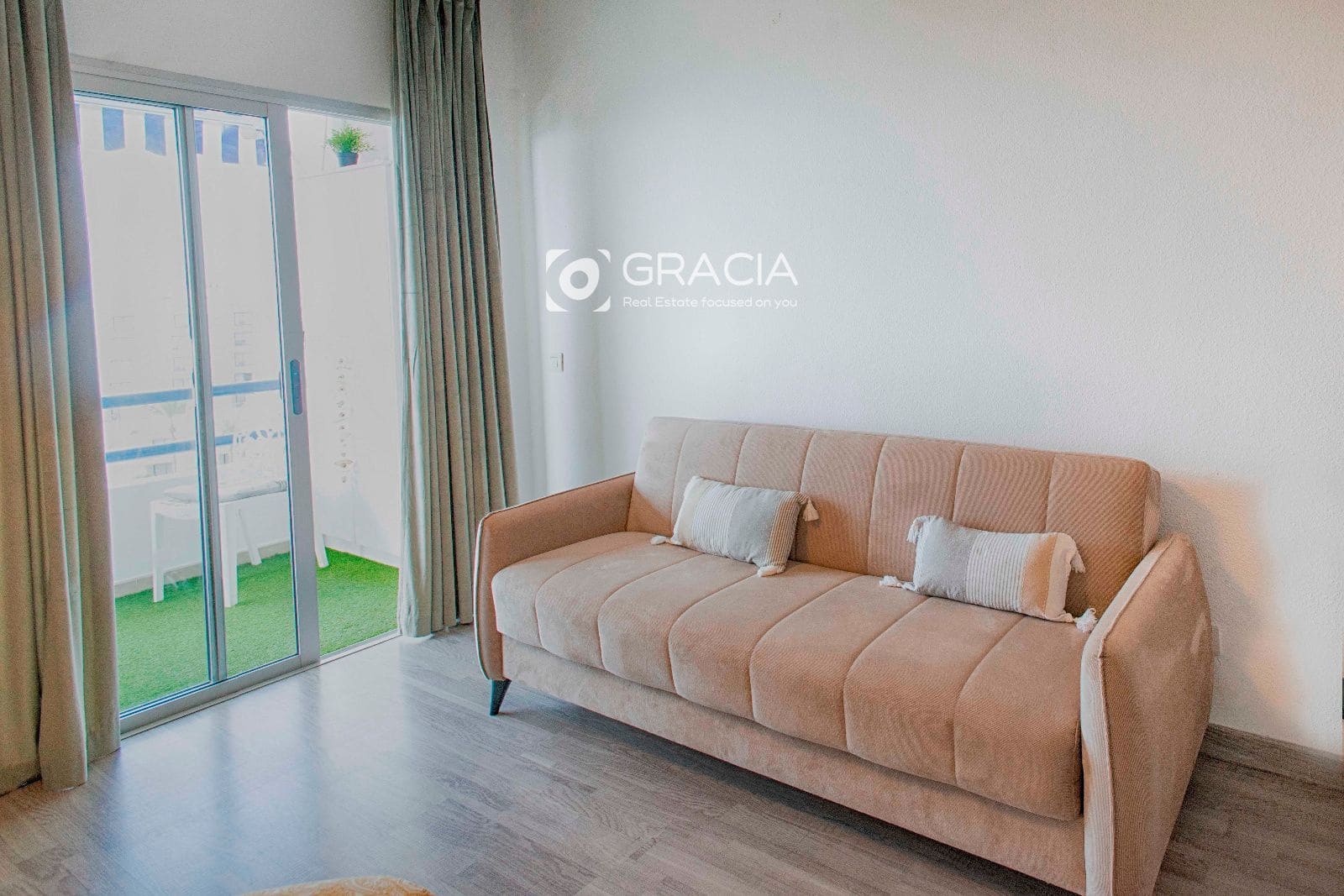 Piso en Playa Paraiso en venta con piscina - 245.000 € (Ref: 9552972)