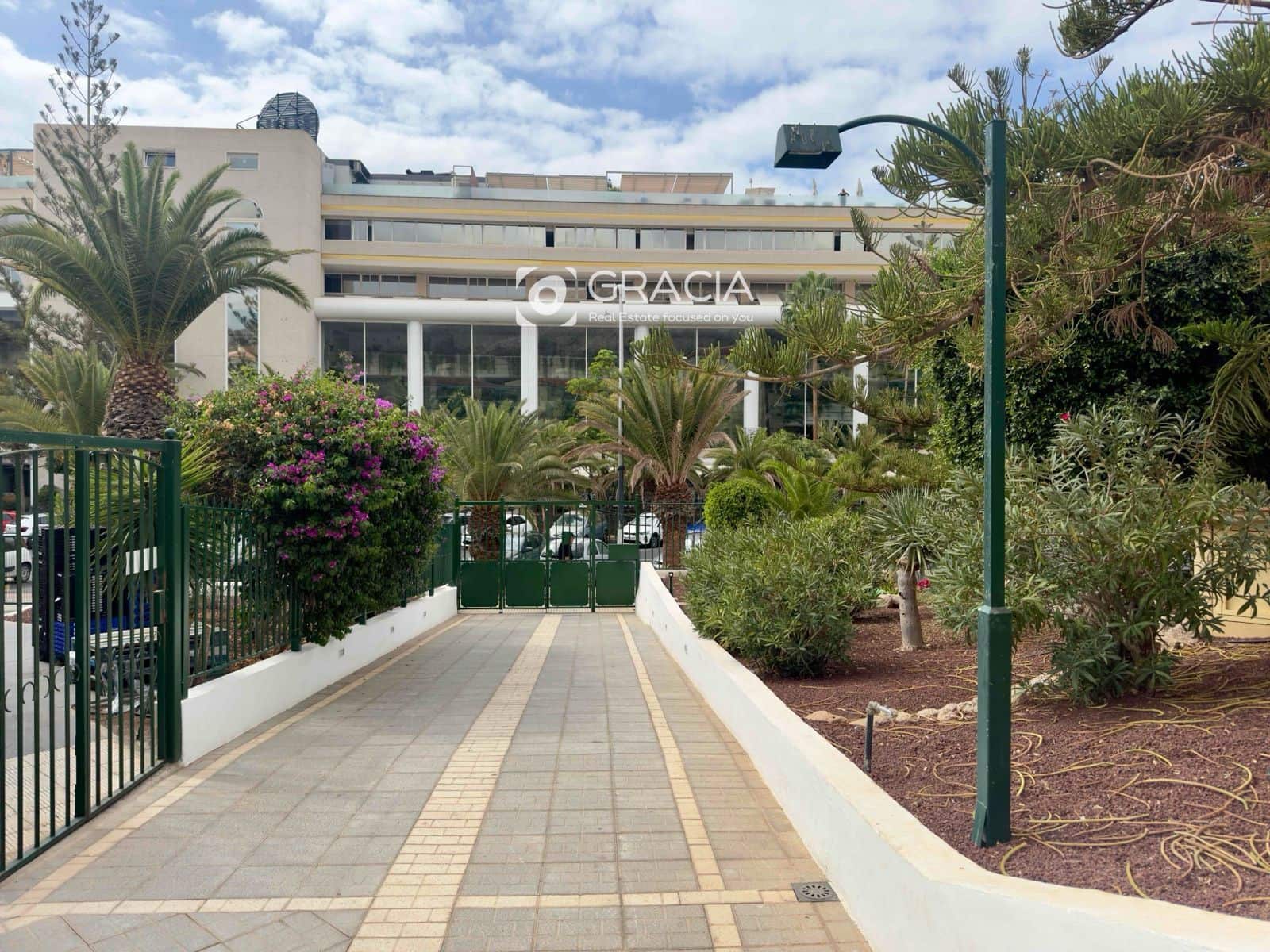 3 slaapkamer Flat te koop in Los Cristianos met zwembad garage - € 430.000 (Ref: 9552975)