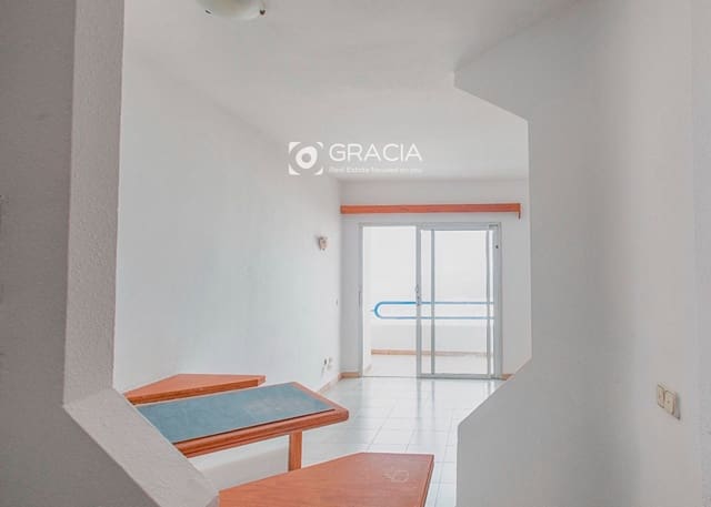 Piso en Playa Paraiso, Adeje en venta con piscina - 190.000 € (Ref: 9552979)