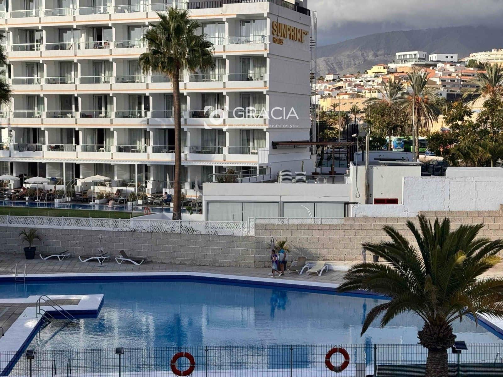 1 chambre Appartement à vendre à Playa de las Americas avec piscine garage - 275 000 € (Ref: 9552981)