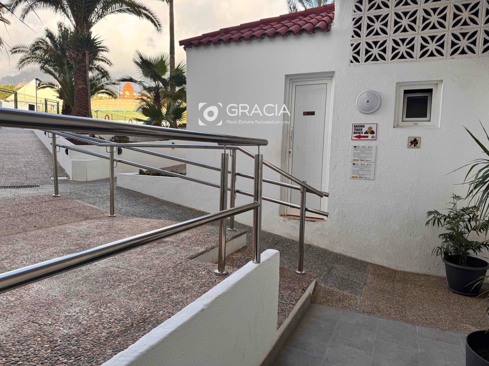 1 chambre Appartement à vendre à Playa de las Americas avec piscine garage - 275 000 € (Ref: 9552981)