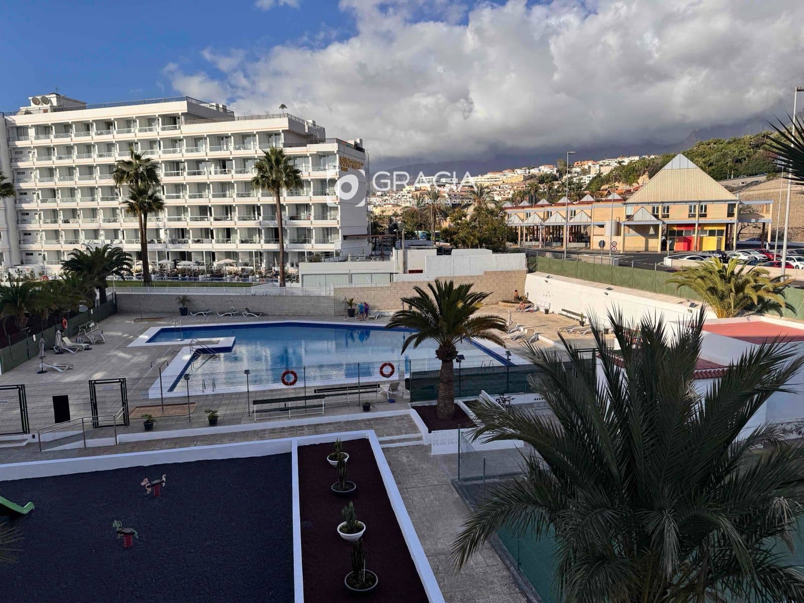 1 chambre Appartement à vendre à Playa de las Americas avec piscine garage - 275 000 € (Ref: 9552981)