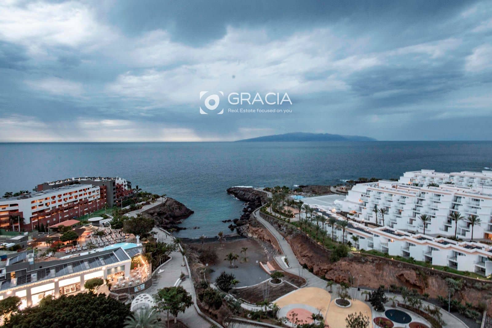 Piso en Playa Paraiso en venta con piscina - 199.000 € (Ref: 9552983)