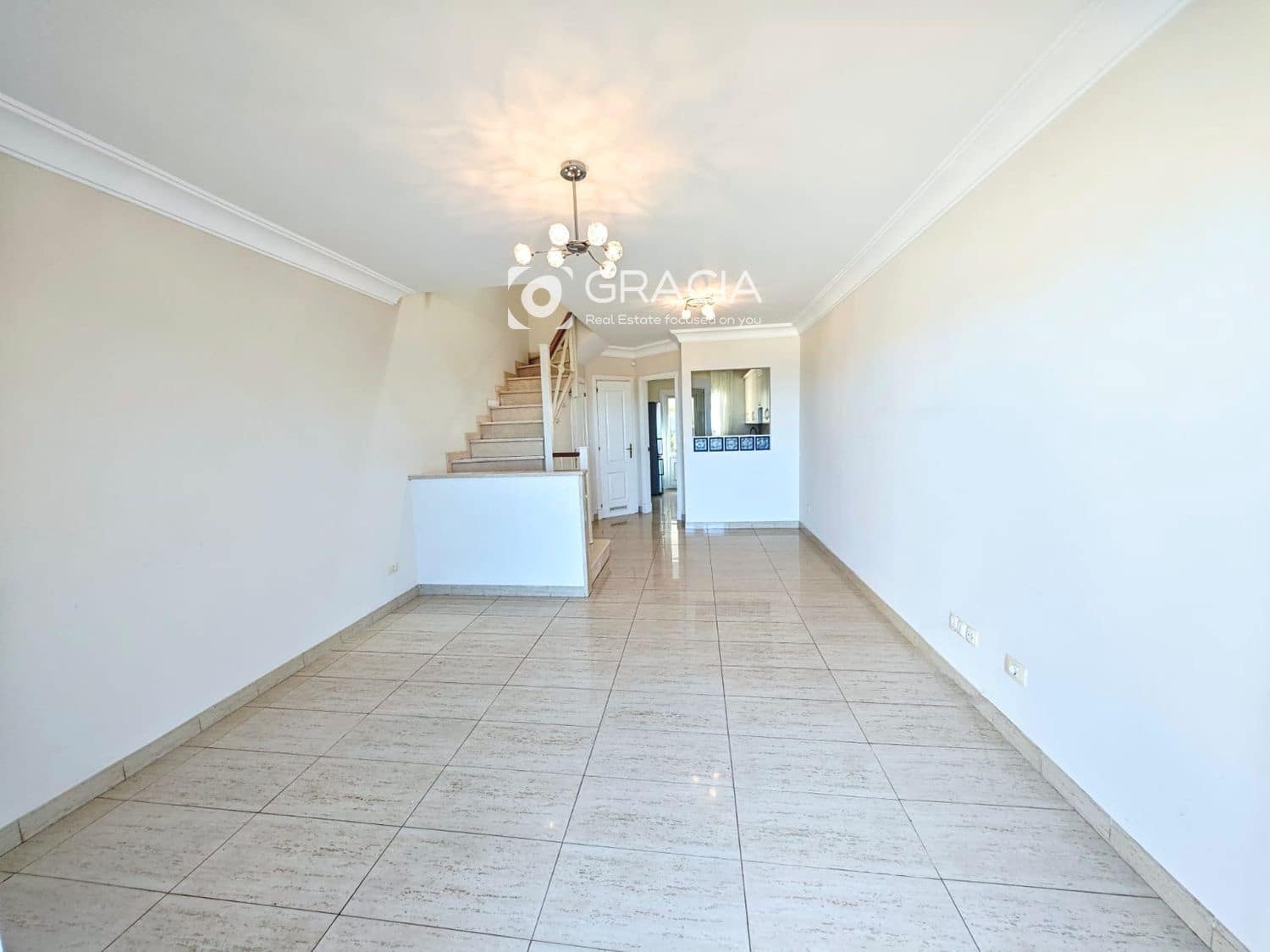 3 soveværelse Byhus til salg i Chayofa med garage - € 390.000 (Ref: 9552984)