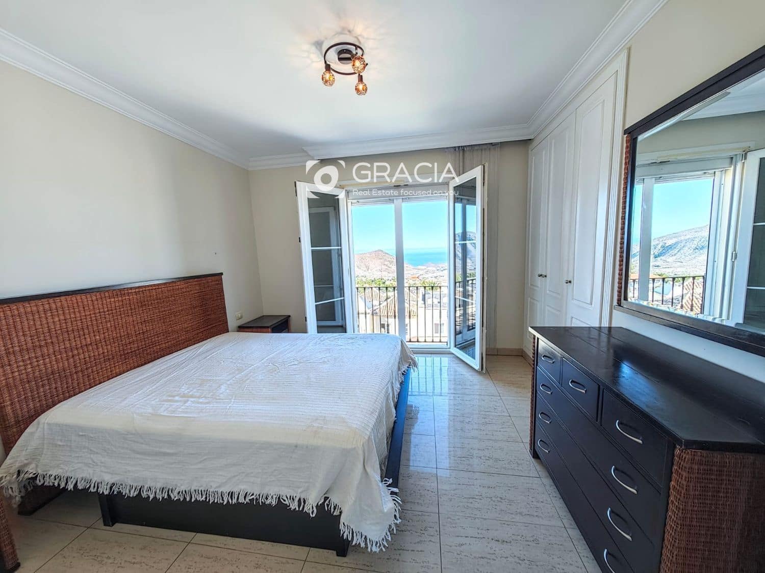 3 soveværelse Byhus til salg i Chayofa med garage - € 390.000 (Ref: 9552984)