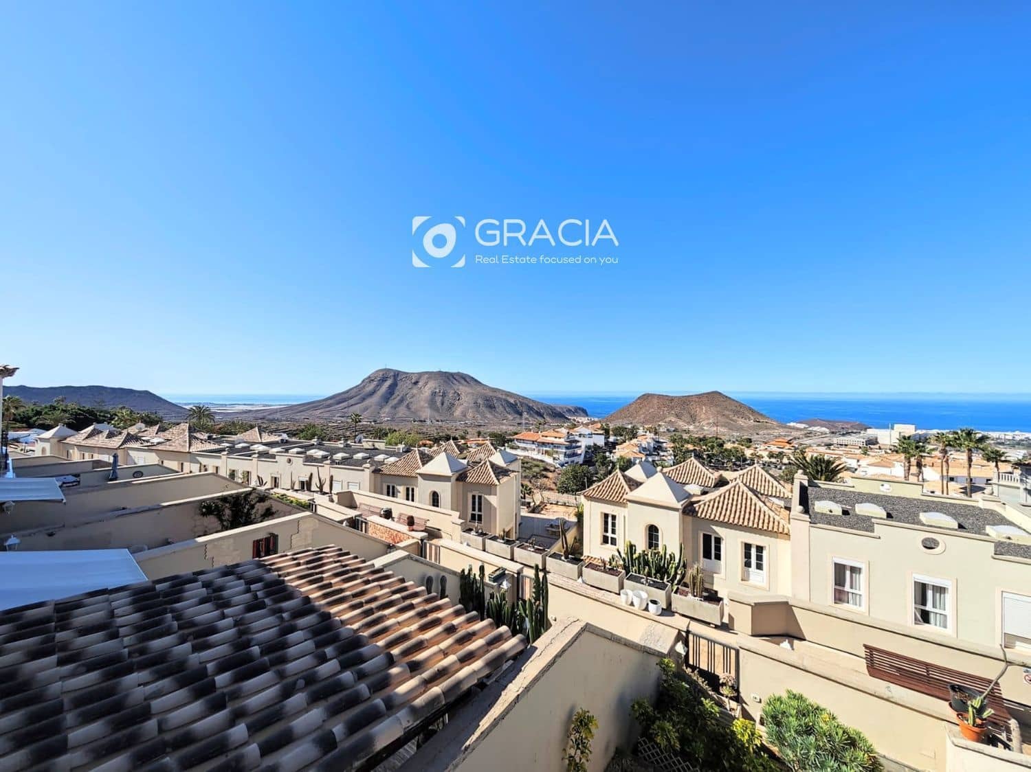 3 soveværelse Byhus til salg i Chayofa med garage - € 390.000 (Ref: 9552984)