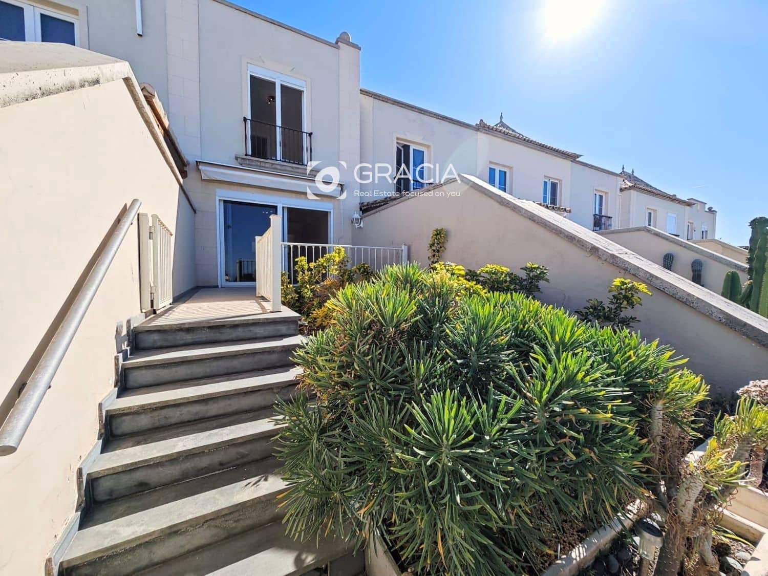 3 soveværelse Byhus til salg i Chayofa med garage - € 390.000 (Ref: 9552984)