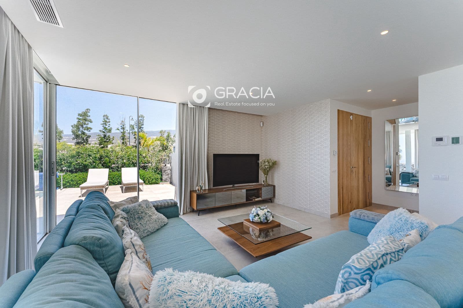 3 bedroom Townhouse for sale in Playa San Juan with pool garage - € 1,699,000 (Ref: 9552986)