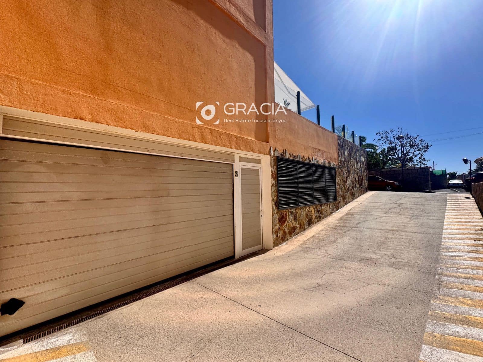 Garage for rent in Palm-Mar - € 100 (Ref: 9570404)