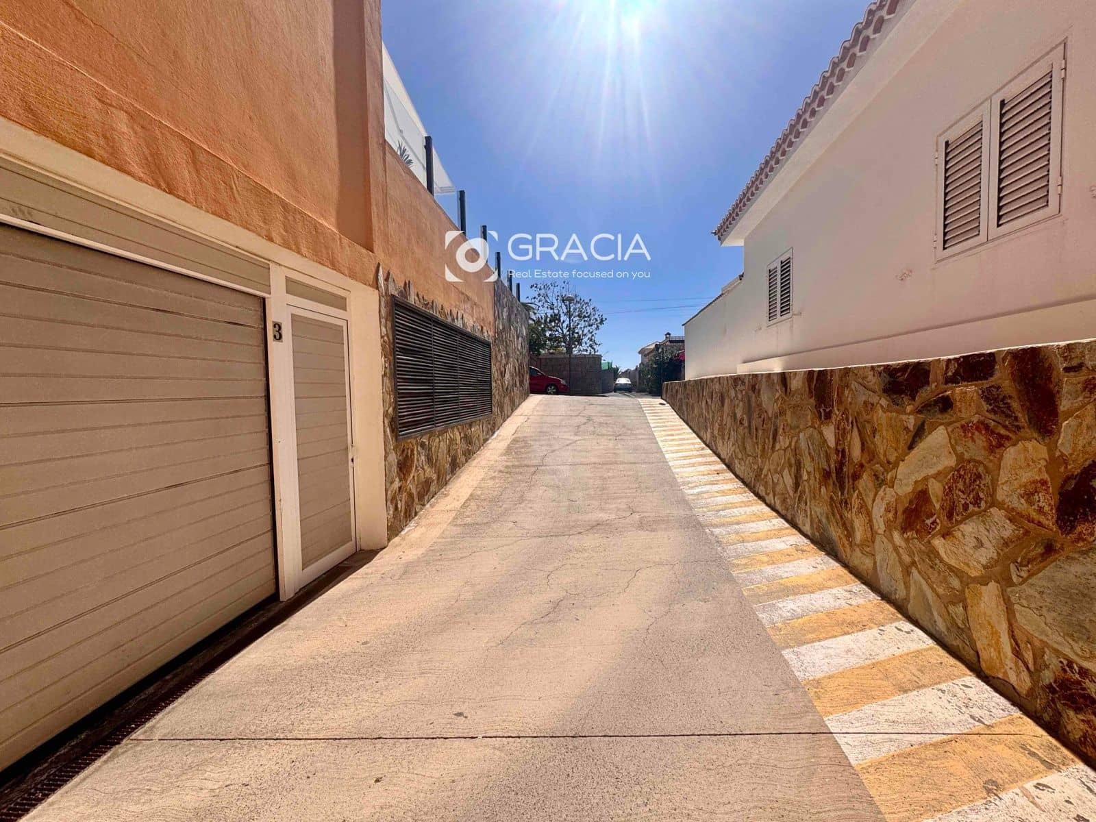 Garage for rent in Palm-Mar - € 100 (Ref: 9570404)