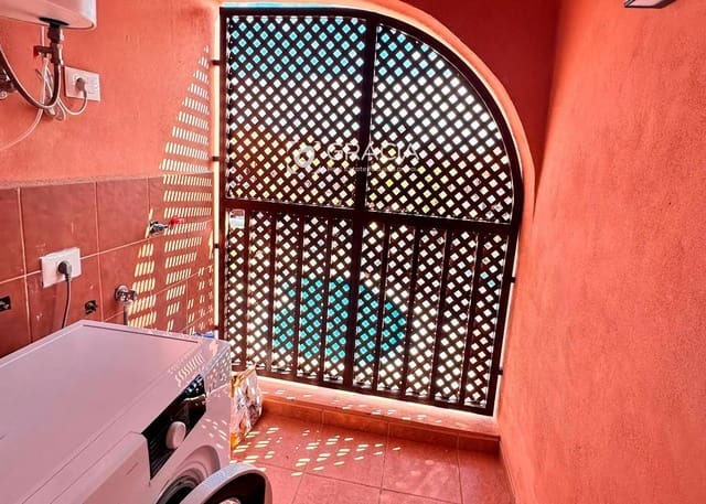 2 soverom Leilighet til salgs i Costa del Silencio, Arona med svømmebasseng garasje - € 279 000 (Ref: 9606885)