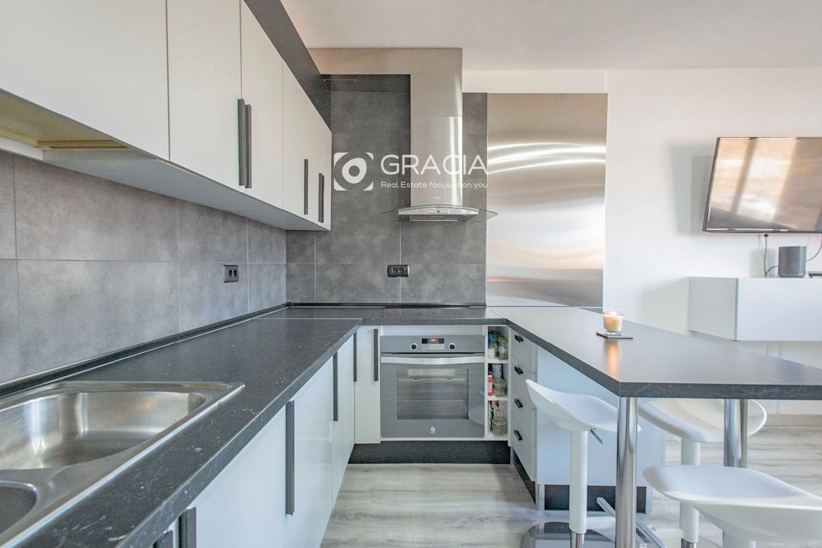 2 bedroom Flat for sale in Los Abrigos - € 255,000 (Ref: 9696772)