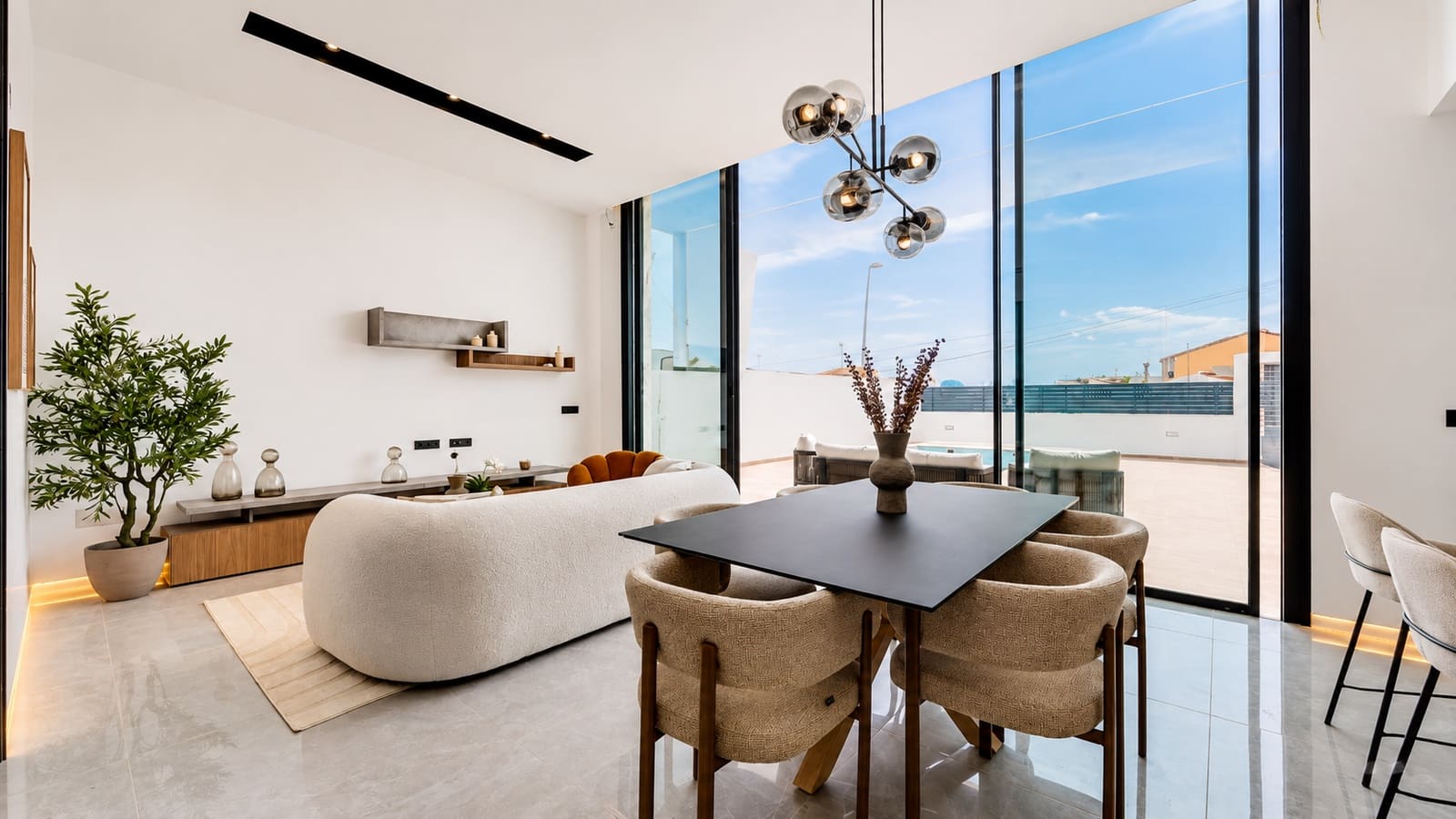 3 soveværelse Villa til salg i Torrevieja med swimmingpool garage - € 790.000 (Ref: 10042598)