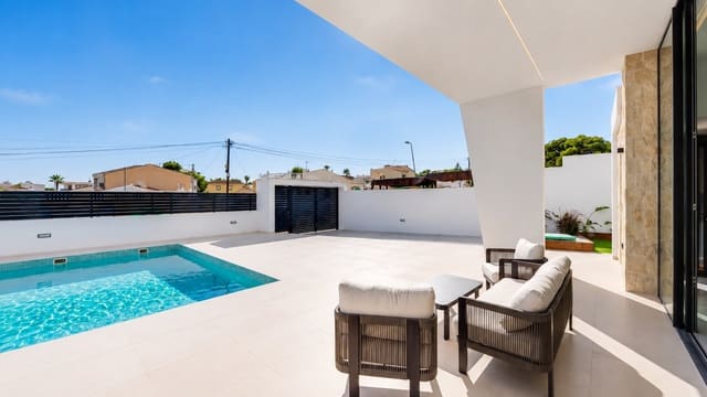 3 soveværelse Villa til salg i Los Balcones - Los Altos, Torrevieja med swimmingpool garage - € 790.000 (Ref: 10042598)