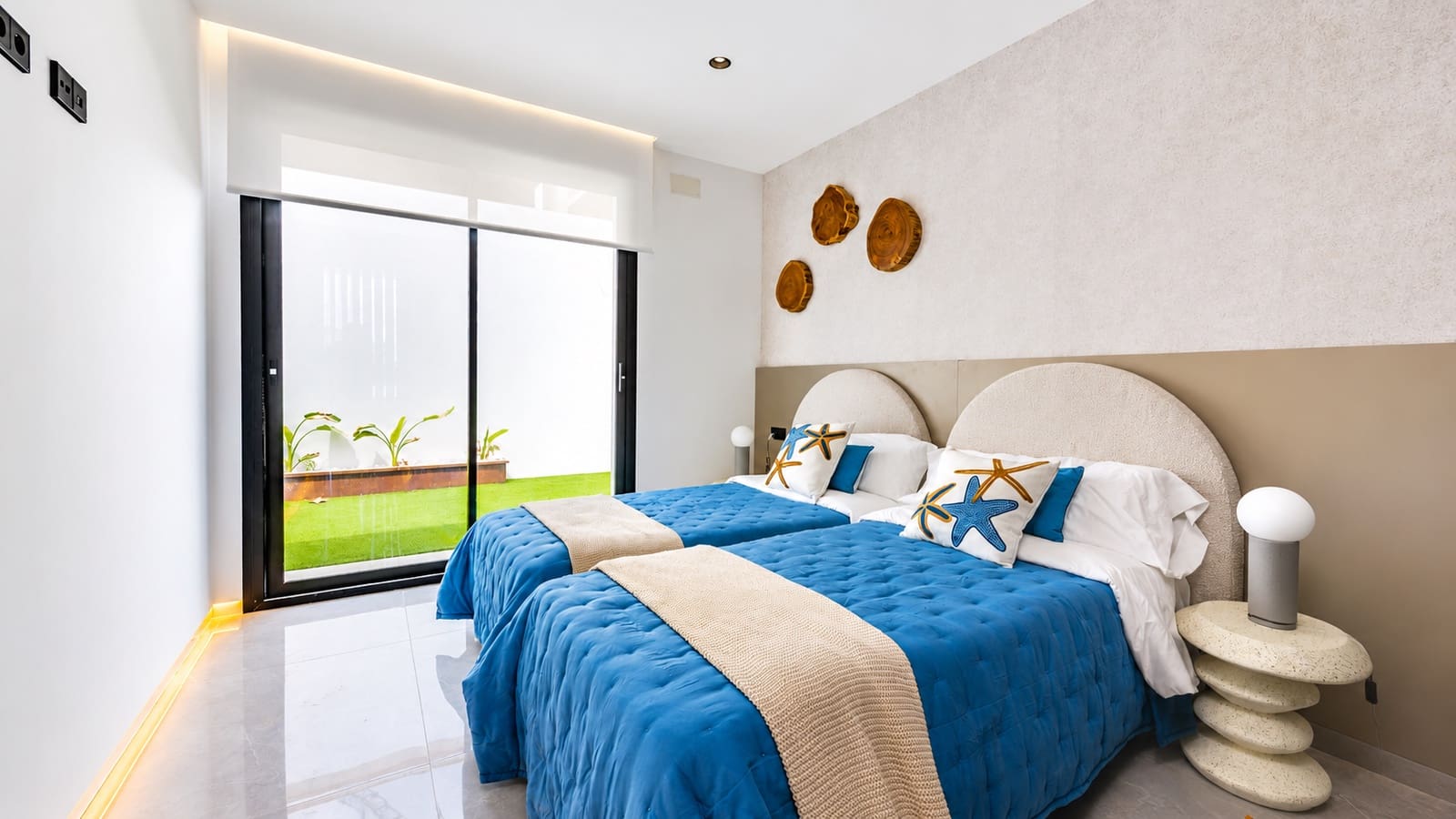 3 soveværelse Villa til salg i Torrevieja med swimmingpool garage - € 790.000 (Ref: 10042598)