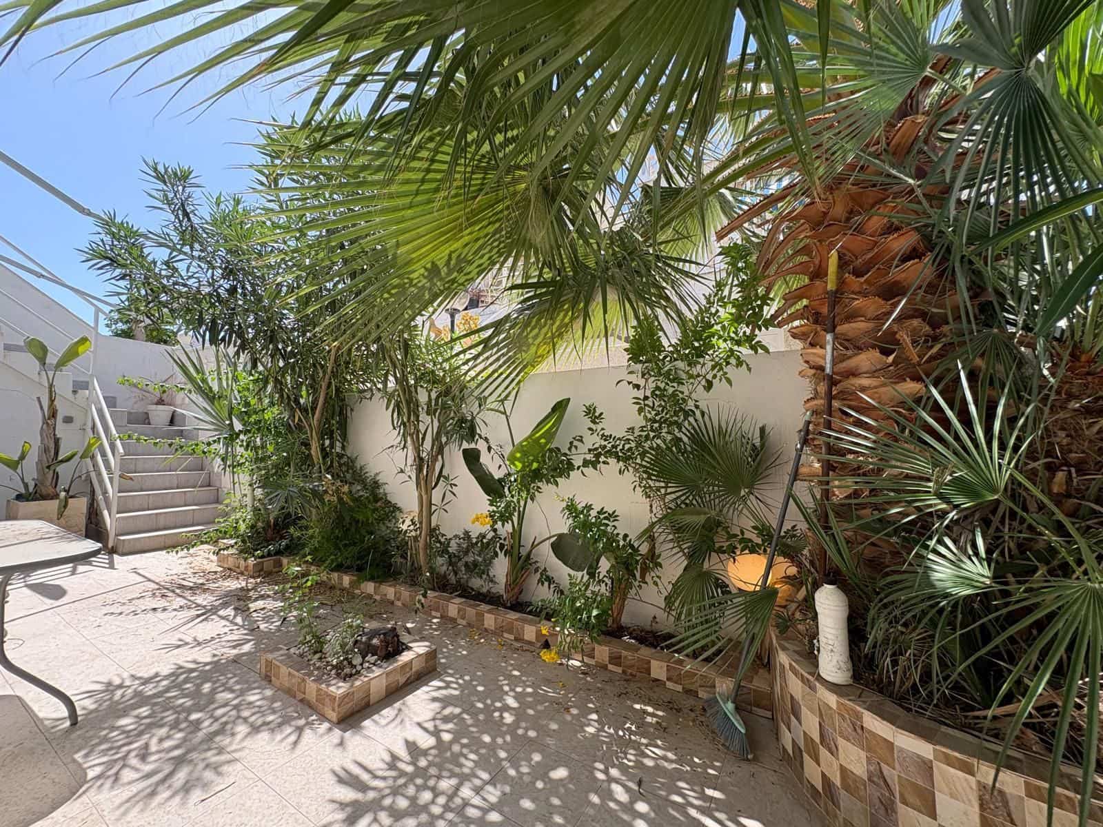 3 bedroom Townhouse for sale in Torrevieja with pool - € 179,900 (Ref: 10061336)